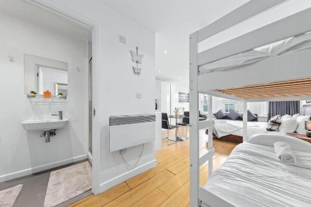 1 Bedroom Flat Piccadilly Sleep 7 In London Vr10 Экстерьер фото
