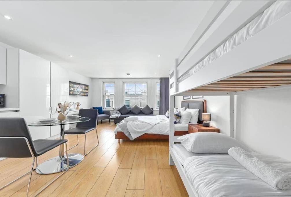 1 Bedroom Flat Piccadilly Sleep 7 In London Vr10 Экстерьер фото