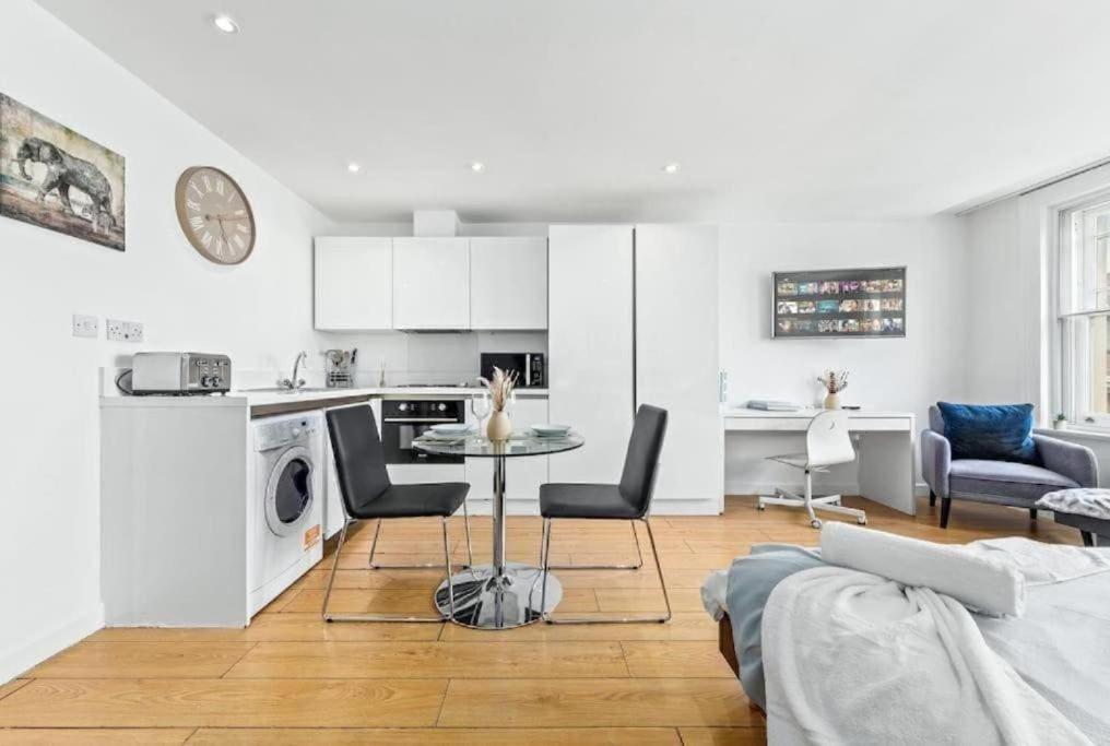 1 Bedroom Flat Piccadilly Sleep 7 In London Vr10 Экстерьер фото
